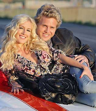 Montag, Pratt ‘to tie the knot at sunset on Saturday’