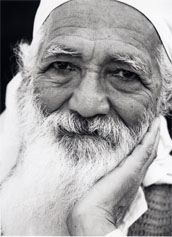 Sunderlal Bahuguna protests against dam construction in Arunachal