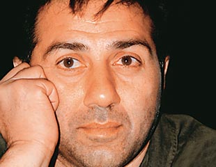 Delay in film sours Ghai, Sunny relationship