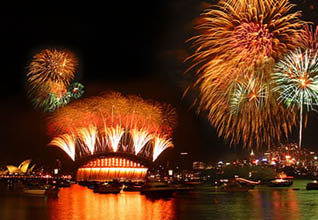 Sydney crowds queue 18 hours for New Year fireworks