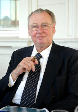 Hamburg thanks lifelong collector for new maritime museum