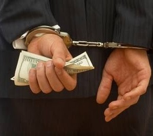 US DoJ arrests three for identity theft and tax fraud