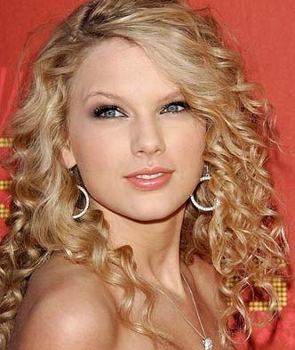 Taylor Swift was a loner in junior high school Washington, May 27 : Taylor 