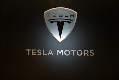 Tesla Motors changes financing strategy for electric sedan