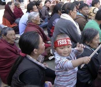 Exiled Tibetans continue protests in India against China