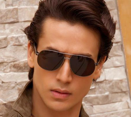 Tiger Shroff meets audience during 'Heropanti' screening in Mumbai