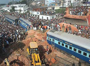 Seven killed, 25 injured in train wreck near India's Jaipur