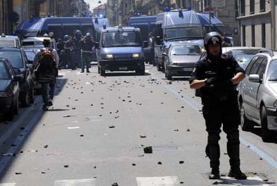 Police and anti-globalization protestors injured in Italy clashes