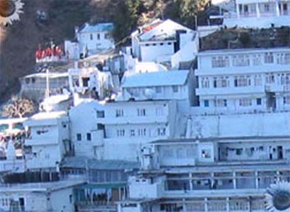 Devotees throng Vaishno Devi temple on New Year Eve