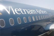 Vietnam Airlines suspends attendants for smuggling gold 