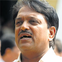 Ex-Maharashtra CM blames cops for 26/11 lapses