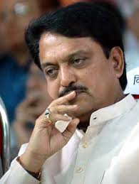 Vilasrao Deshmukh meets Hazare