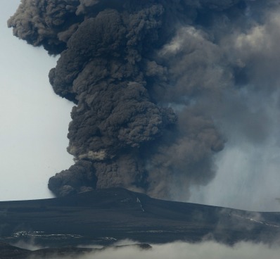 Volcano ash column declines