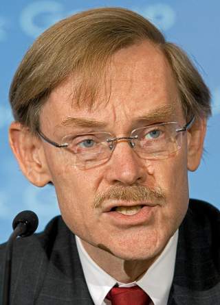 Zoellick: World reaching "danger zone" on food and fuel prices