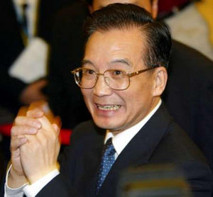 Wen hints at hidden risks, says economy still needs support