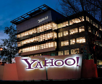 Yahoo's new mantra: Freeze pay hikes in '09