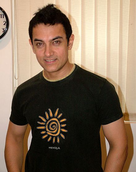 Aamir Khan To Catch Up With Blog Fans In Paris  
