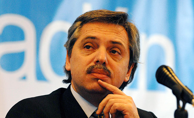 Argentine cabinet chief resigns after defeat in farmers' strike