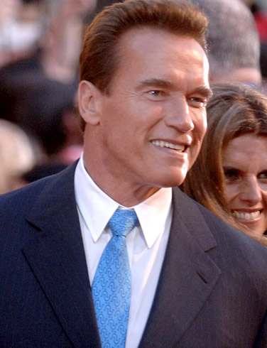 Schwarzenegger bans texting while driving 