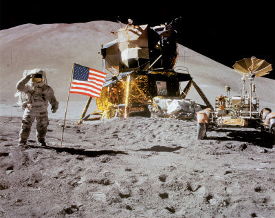 Discovery astronauts commence spacewalk