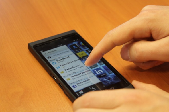 RIM demonstrates near feature-complete version of BB10 OS