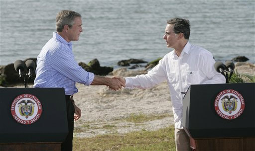 Bush congratulates Uribe, Colombian military for hostage rescue