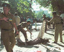 Woman suicide bomber blows herself up outside Lankan Minister's office