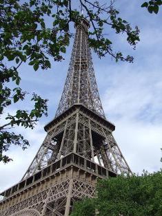 Eiffel Tower steps up for grabs!
