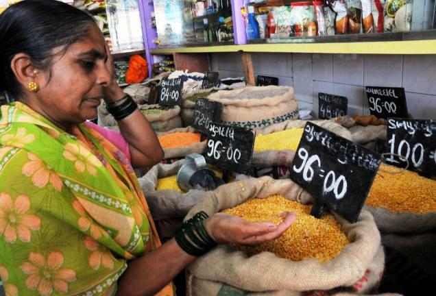India's food inflation rises, another rate hike in offing
