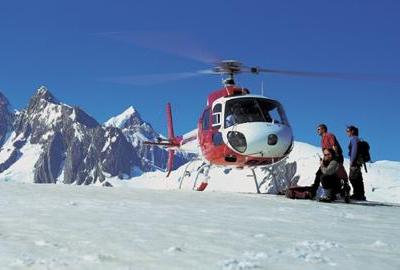 Ice shelf collapse kills tourists on New Zealand glacier