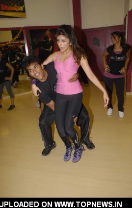 Aarti Chhabbria practicing dance steps for New Year's bash at Andheri