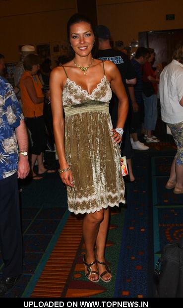 Adrienne Curry at 2009 Summer Hollywood Show day 1