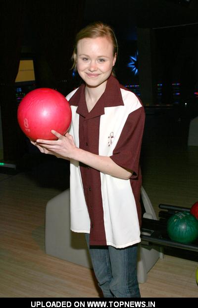 Alison Pill at Second Stage Theatre's 2009 AllStar Bowling Classic 