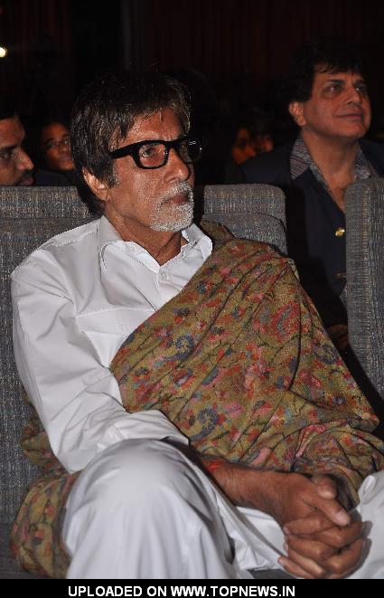 Bollywood actor Amitabh Bachchan listen to Indian singer Kailash Kher during the release of his new album "Kailasha Rangeele" 