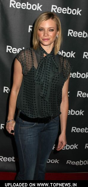 amy smart. Amy Smart at Reebok Unveils