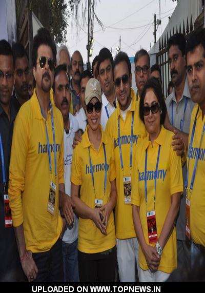 Bollywood celebrities Anil Kapoor, Mahima Chaudhary, Gulashan Grover and Tina Ambani attends Standard Chartered Mumbai Marathon 