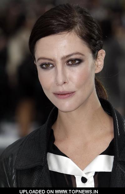 Anna Mouglalis at Paris Fashion Week Spring/Summer 2011 - Chanel - Photocall Anna Mouglalis at Paris Fashion Week Spring/Summer 2011 - Chanel - Photocall
