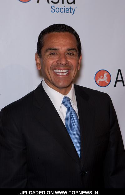Antonio Villaraigosa at Asia Society Southern California's Annual Gala Dinner - Arrivals Antonio Villaraigosa at Asia Society Southern California's Annual Gala Dinner - Arrivals