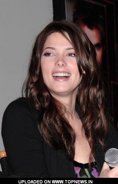 Ashley Greene at Creation Entertainment's TWI TOUR 2009 Salute to Twilight 