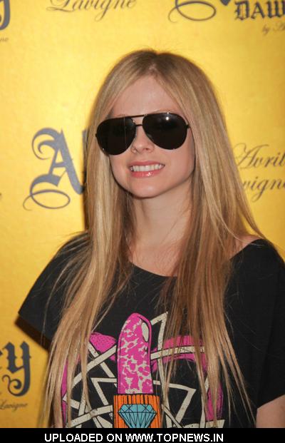  Day 2 Avril Lavigne Promotes Her Clothing Line at the Abbey Dawn Booth