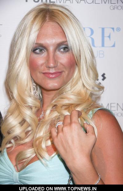 brooke hogan falling. Hogan, disses beyonce and the