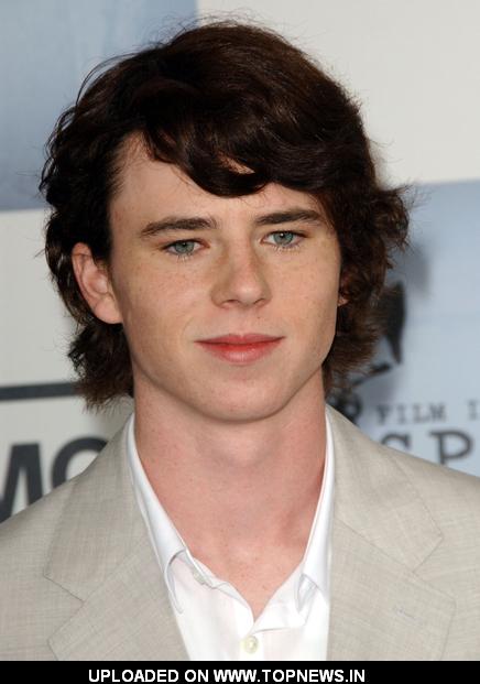 Charlie McDermott