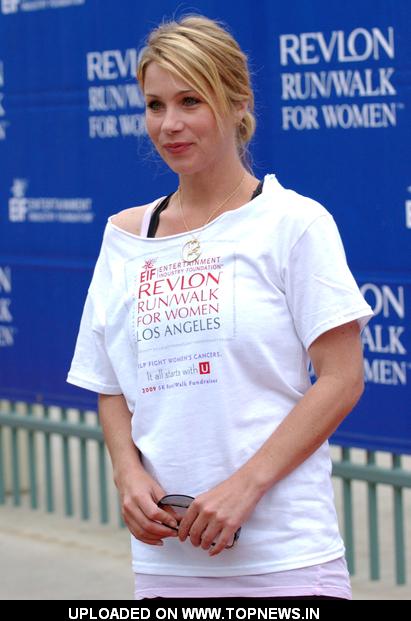 Christina Applegate  at  16th Annual EIF Revlon Run/Walk For Women