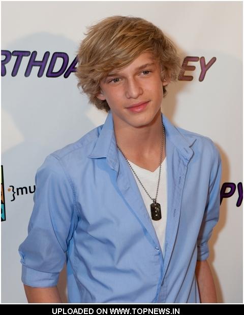 cody simpson images. Cody Simpson at Ashley Argota