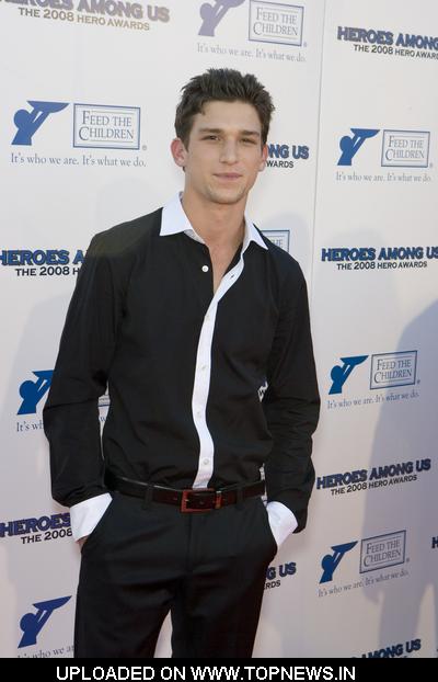 Daren Kagasoff at 2008 Hero Awards - Arrivals