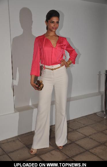 Deepika Padukone at Genelia D'souza and Riteish Deshmukh's wedding bash