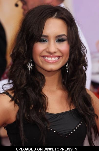 Demi Lovato at Hanna Montana The Movie World Premiere Arrivals