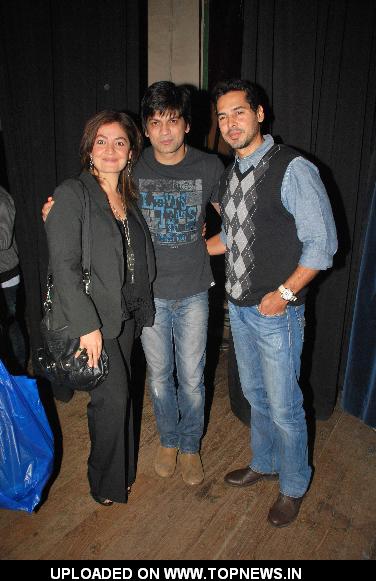 Dino Morea with Pooja Bhatt at The Salute play, at Tejapal Hall
