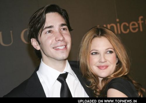 Drew Barrymore at Madonna and Gucci Host "A Night to Benefit Raising Malawi and UNICEF" - Arrivals Drew Barrymore at Madonna and Gucci Host "A Night to Benefit Raising Malawi and UNICEF" - Arrivals