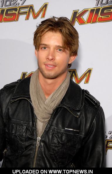 Drew Van Acker at KIIS FM's Jingle Ball 2011 - Arrivals Drew Van Acker at KIIS FM's Jingle Ball 2011 - Arrivals